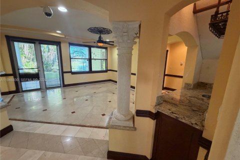 House in Miami, Florida 4 bedrooms, 275.36 sq.m. № 2003061 - photo 6