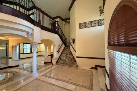 House in Miami, Florida 4 bedrooms, 275.36 sq.m. № 2003061 - photo 4