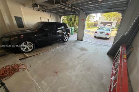 House in Miami, Florida 4 bedrooms, 275.36 sq.m. № 2003061 - photo 27