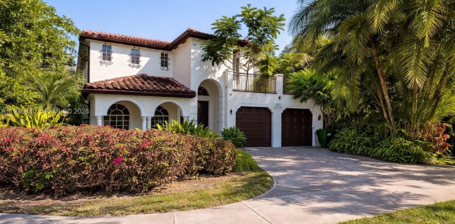 House in Miami, Florida 4 bedrooms, 275.36 sq.m. № 2003061