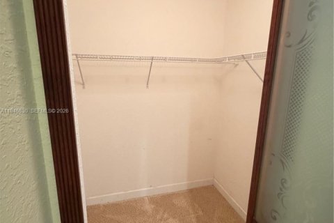 House in Miami, Florida 4 bedrooms, 275.36 sq.m. № 2003061 - photo 12