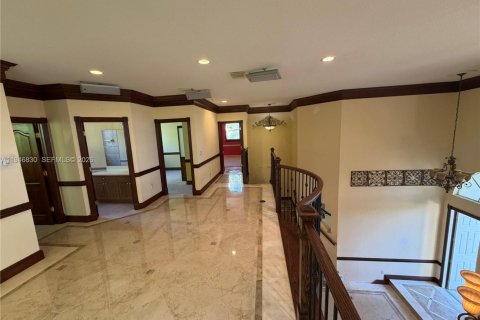 House in Miami, Florida 4 bedrooms, 275.36 sq.m. № 2003061 - photo 17