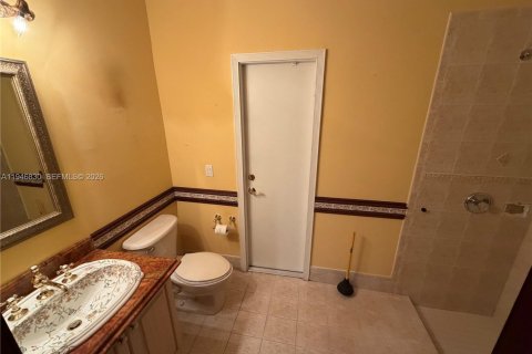 House in Miami, Florida 4 bedrooms, 275.36 sq.m. № 2003061 - photo 14