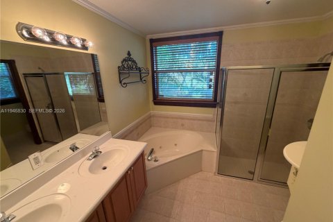 House in Miami, Florida 4 bedrooms, 275.36 sq.m. № 2003061 - photo 13