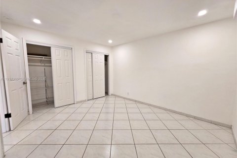 Copropriété à louer à Hollywood, Floride: 2 chambres, 79.71 m2 № 1995305 - photo 16