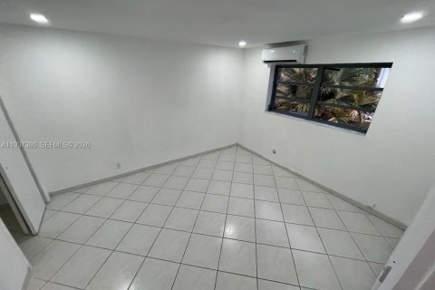 Condo in Hollywood, Florida, 2 bedrooms  № 1995305 - photo 6