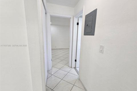 Copropriété à louer à Hollywood, Floride: 2 chambres, 79.71 m2 № 1995305 - photo 18