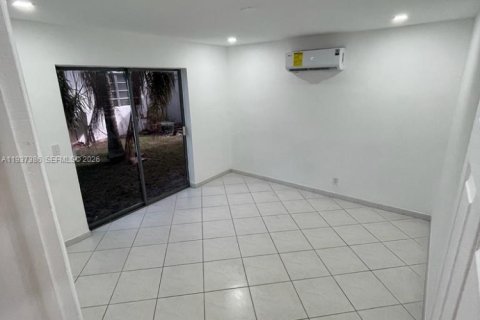 Condo in Hollywood, Florida, 2 bedrooms  № 1995305 - photo 7