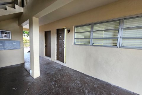 Copropriété à louer à Hollywood, Floride: 2 chambres, 79.71 m2 № 1995305 - photo 22