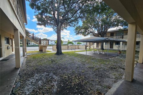 Copropriété à louer à Hollywood, Floride: 2 chambres, 79.71 m2 № 1995305 - photo 23