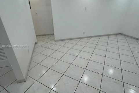 Condo in Hollywood, Florida, 2 bedrooms  № 1995305 - photo 3