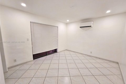 Copropriété à louer à Hollywood, Floride: 2 chambres, 79.71 m2 № 1995305 - photo 11