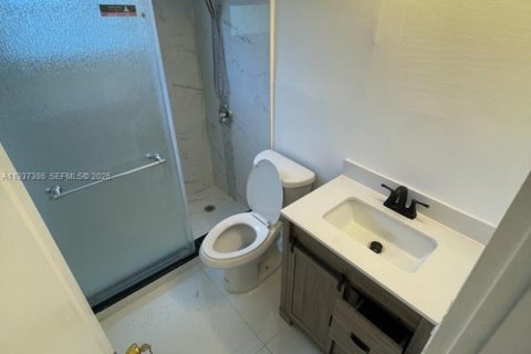 Condo in Hollywood, Florida, 2 bedrooms  № 1995305 - photo 8