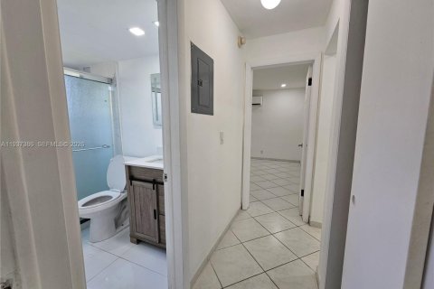 Copropriété à louer à Hollywood, Floride: 2 chambres, 79.71 m2 № 1995305 - photo 17
