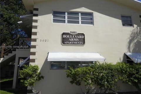 Condo in Hollywood, Florida, 2 bedrooms  № 1995305 - photo 10