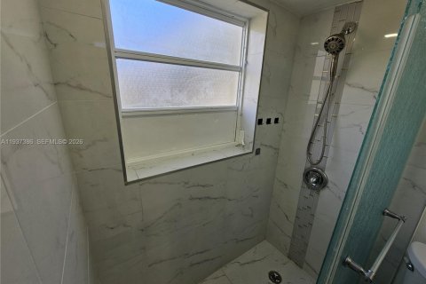 Copropriété à louer à Hollywood, Floride: 2 chambres, 79.71 m2 № 1995305 - photo 20