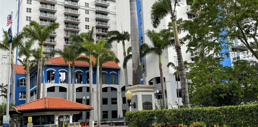 Condo in Miami, Florida, 2 bedrooms № 1779977