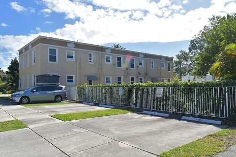 Condo in Fort Lauderdale, Florida, 2 bedrooms  № 1132862 - photo 1