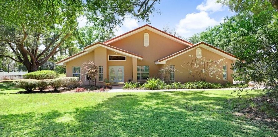Casa en Dover, Florida 3 dormitorios, 215.72 m2 № 1902910