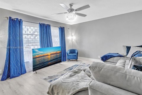 House in Deerfield Beach, Florida 2 bedrooms, 125.98 sq.m. № 1874950 - photo 6