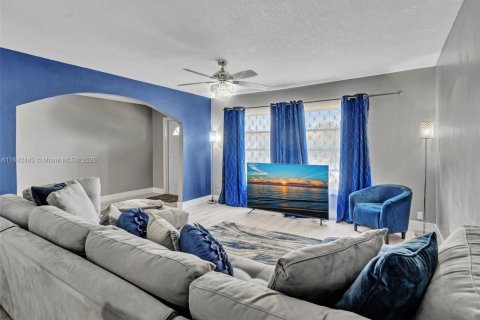 House in Deerfield Beach, Florida 2 bedrooms, 125.98 sq.m. № 1874950 - photo 10