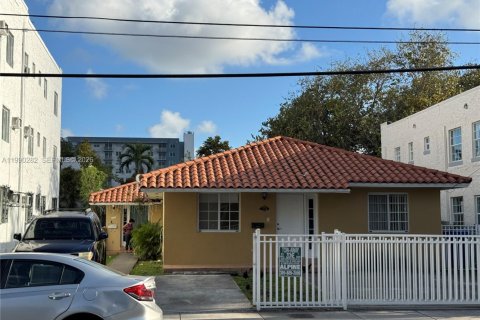 Коммерческая недвижимость в Майами, Флорида 267.65м2 № 2057385