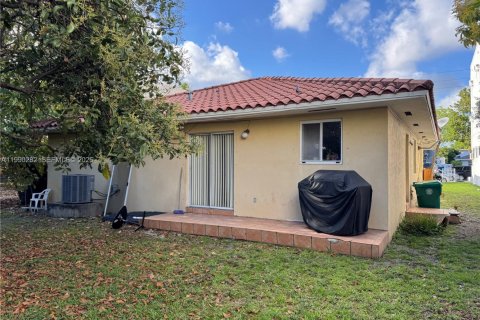 Купить коммерческую недвижимость в Майами, Флорида 267.65м2, № 2057385 - фото 3