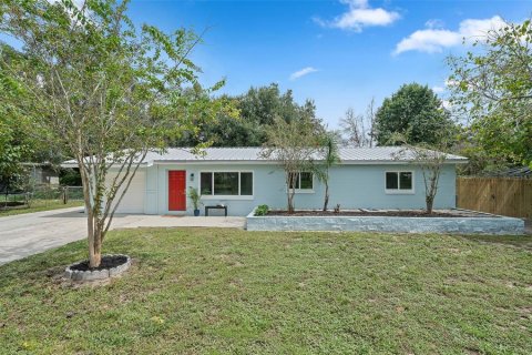 House in Dade City, Florida 3 bedrooms, 135.27 sq.m. № 1899508 - photo 1