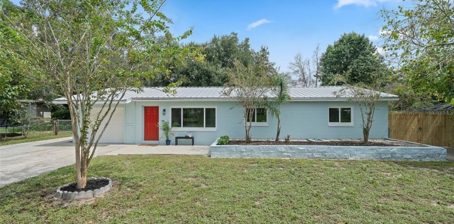 House in Dade City, Florida 3 bedrooms, 135.27 sq.m. № 1899508