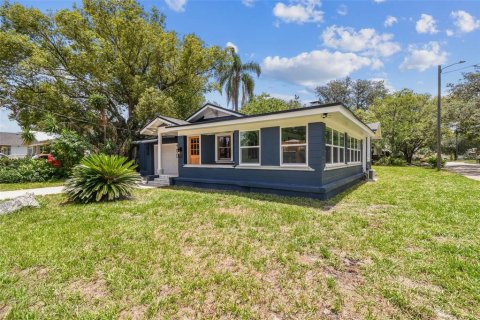 House in Tampa, Florida 3 bedrooms, 167.22 sq.m. № 1791255 - photo 4