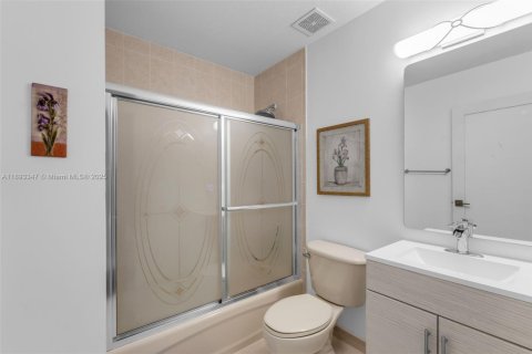 Villa ou maison à vendre à Miami, Floride: 4 chambres, 227.8 m2 № 2016998 - photo 22