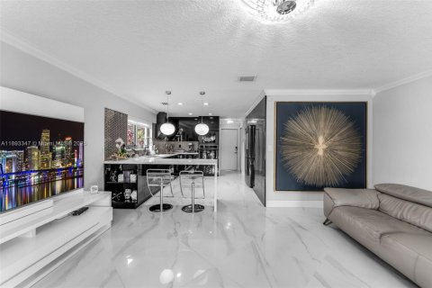 Villa ou maison à vendre à Miami, Floride: 4 chambres, 227.8 m2 № 2016998 - photo 7
