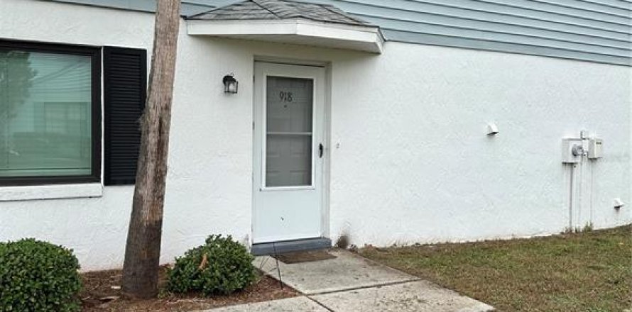 Townhouse in Inverness, Florida 2 bedrooms, 87.79 sq.m. № 1446402