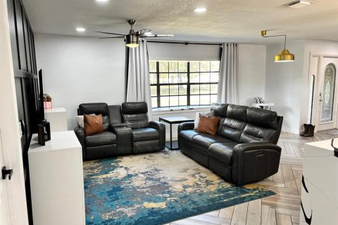 House in Kissimmee, Florida 3 bedrooms, 180.6 sq.m. № 2218109 - photo 8