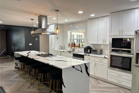 House in Kissimmee, Florida 3 bedrooms, 180.6 sq.m. № 2218109 - photo 13
