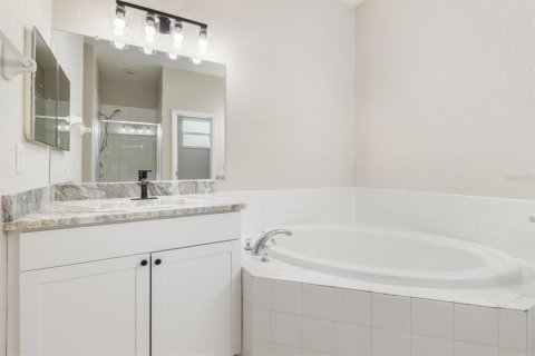 House in North Port, Florida 3 bedrooms, 148.36 sq.m. № 1806941 - photo 28