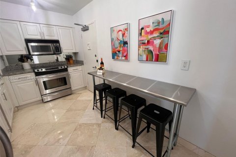 Condominio en alquiler en Surfside, Florida, 1 dormitorio, 84.08 m2 № 2054733 - foto 12