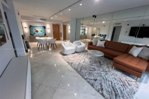 Condominio en alquiler en Surfside, Florida, 1 dormitorio, 84.08 m2 № 2054733 - foto 5