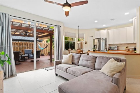 Villa ou maison à vendre à Miami, Floride: 3 chambres, 164.44 m2 № 2008820 - photo 6