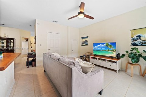 Villa ou maison à vendre à Miami, Floride: 3 chambres, 164.44 m2 № 2008820 - photo 7