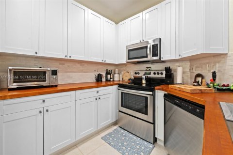 Villa ou maison à vendre à Miami, Floride: 3 chambres, 164.44 m2 № 2008820 - photo 10