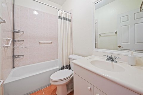 Villa ou maison à vendre à Miami, Floride: 3 chambres, 164.44 m2 № 2008820 - photo 19