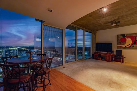 Condominio en alquiler en Orlando, Florida, 1 dormitorio, 79.34 m2 № 1911708 - foto 3