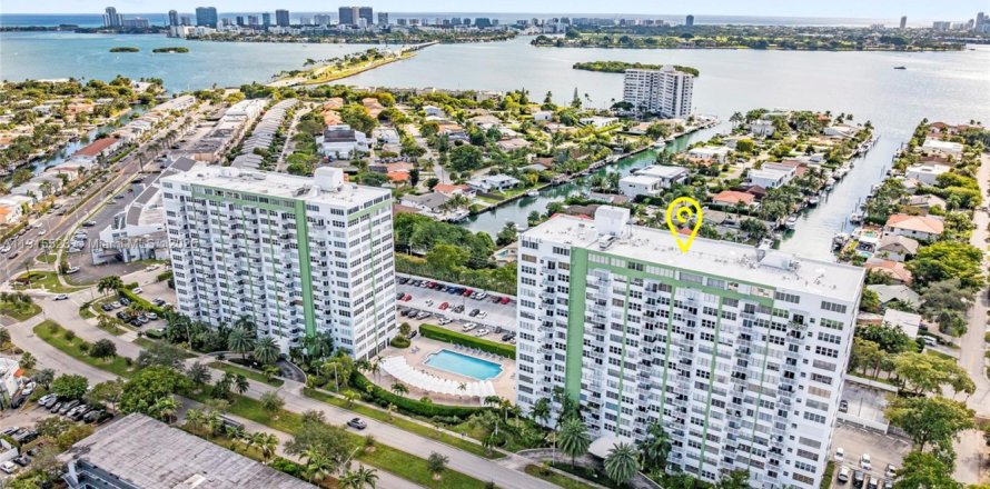 Кондоминиум с 2 спальнями в Норт-Майами, Флорида № 1971001