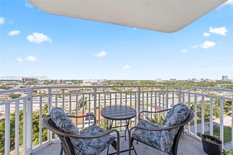 Купить кондоминиум в Норт-Майами, Флорида 2 спальни, 110.37м2, № 1971001 - фото 9