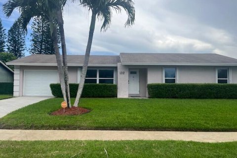 House in Royal Palm Beach, Florida 3 bedrooms, 117.8 sq.m. № 2366454