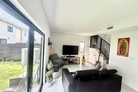 Снять в аренду виллу или дом в Флорида-Сити, Флорида 5 спален, 168.15м2, № 1986172 - фото 4