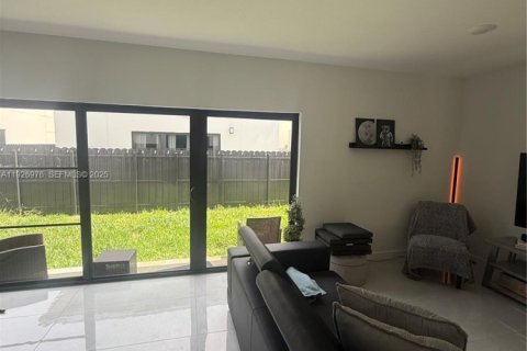 Снять в аренду виллу или дом в Флорида-Сити, Флорида 5 спален, 168.15м2, № 1986172 - фото 24