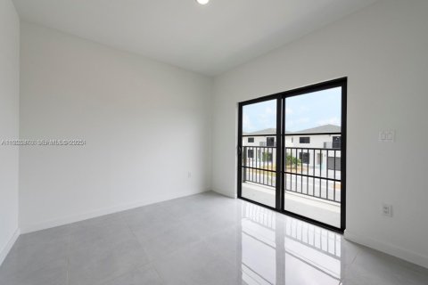 Снять в аренду виллу или дом в Флорида-Сити, Флорида 5 спален, 168.15м2, № 1986172 - фото 5