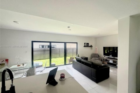 Снять в аренду виллу или дом в Флорида-Сити, Флорида 5 спален, 168.15м2, № 1986172 - фото 8